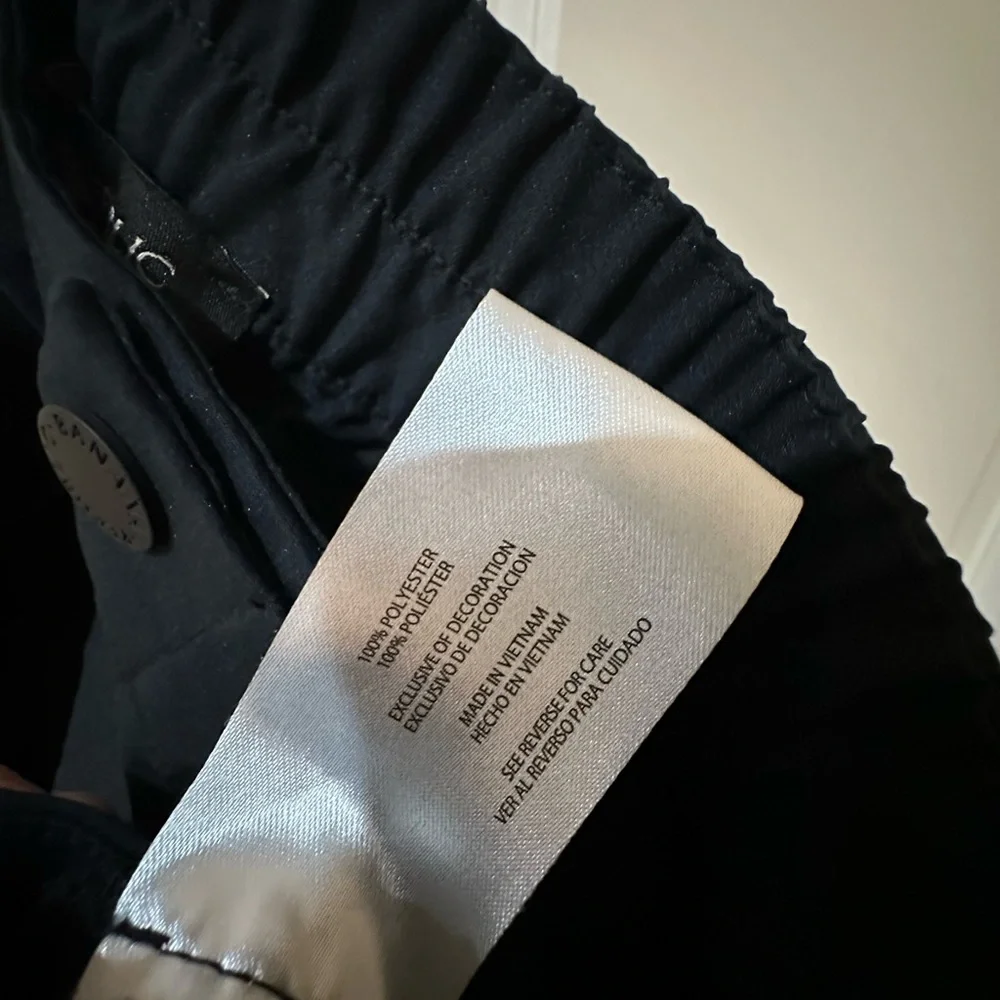 $100 BANANA REPUBLIC Men’s Performance Tech Motion Hybrid Pant in Black